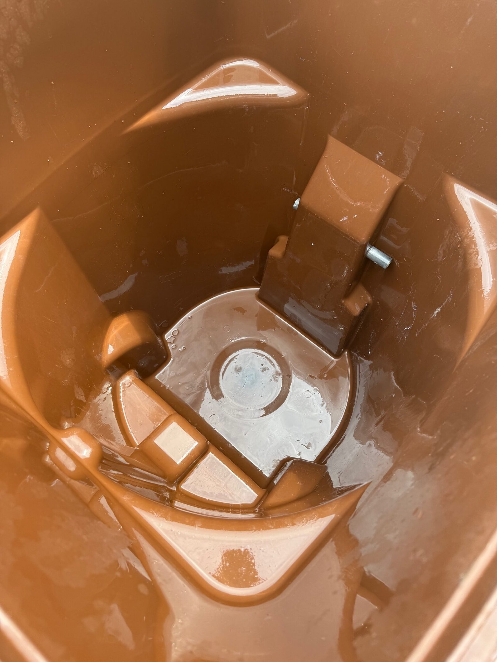 Clean trash can after cleaning